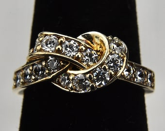Anillo de nudo atado - Plata de ley en tono dorado con circonitas cúbicas