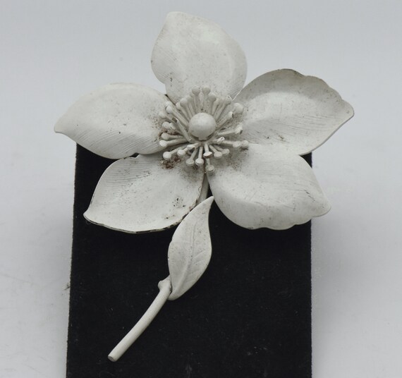 Vintage White Painted Metal Flower Brooch - image 3