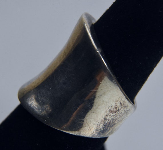 Fine .999 Solid Silver Saddleback Ring - Size 6 - image 6