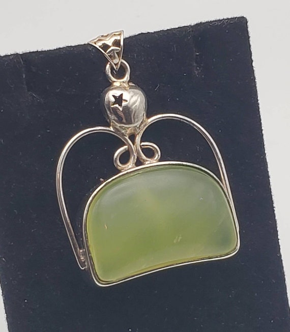 Apple Green Serpentine Sterling Silver Apple Penda