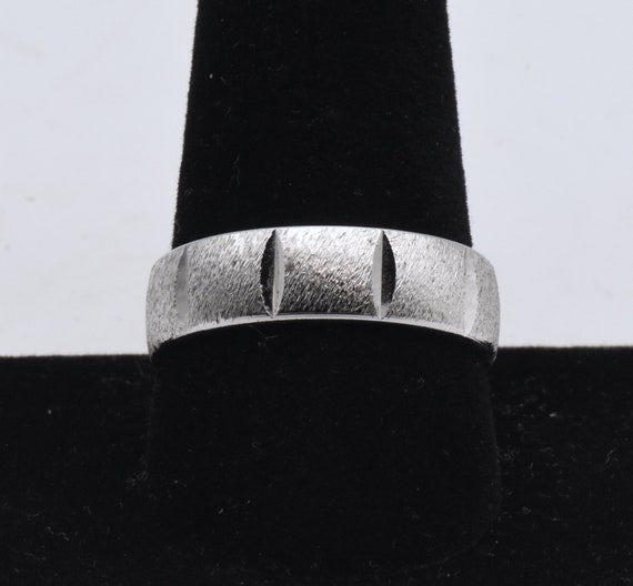 Silver Tone Brushed Metal Texture Band - Size 10.… - image 1