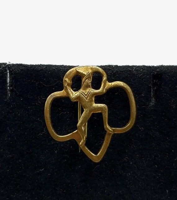 Girl scout brownie pin Gem