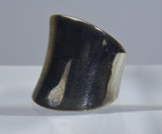 Fine .999 Solid Silver Saddleback Ring - Size 6 - image 2