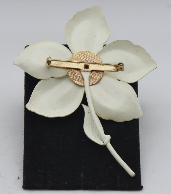 Vintage White Painted Metal Flower Brooch - image 6