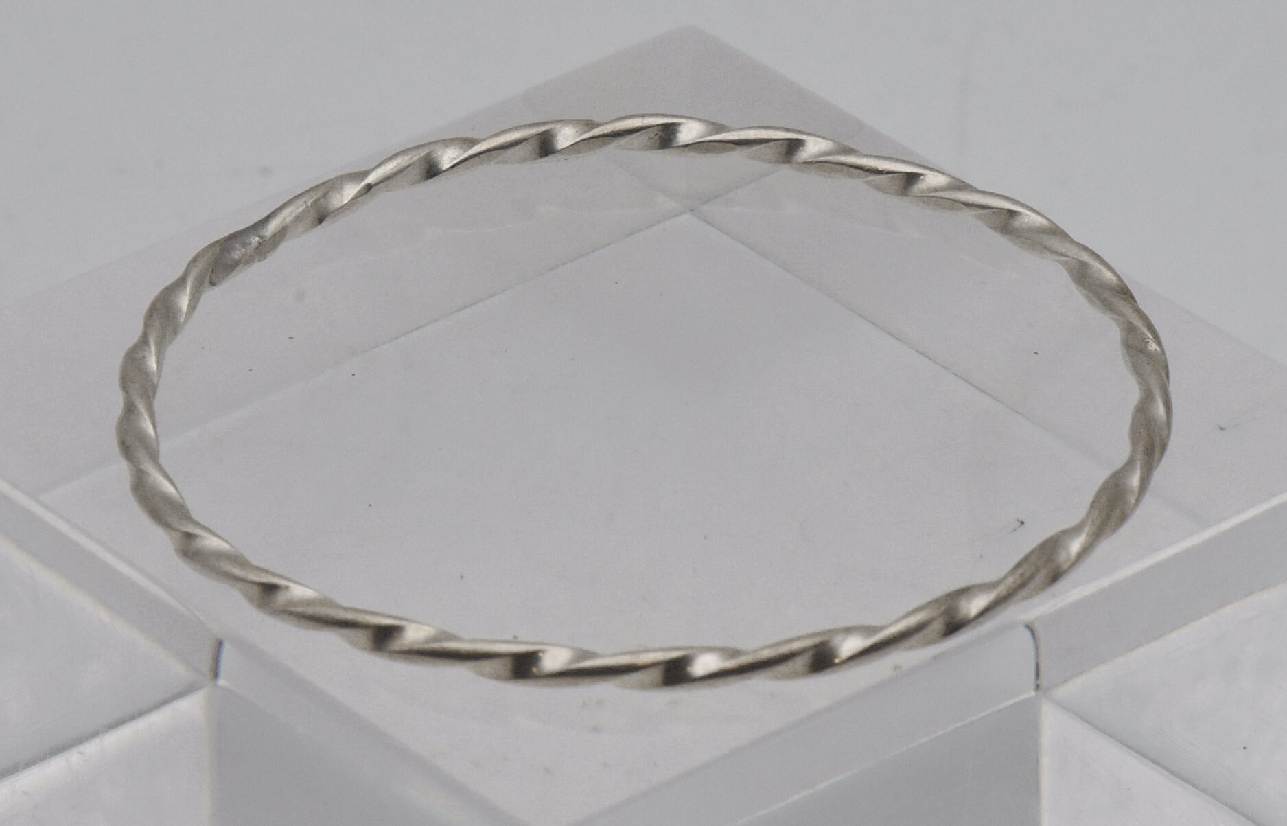 ヴィンテージ！ Sterling Silver Twisted バングル ヴィンテージ スターリングシルバー ツイストバングル