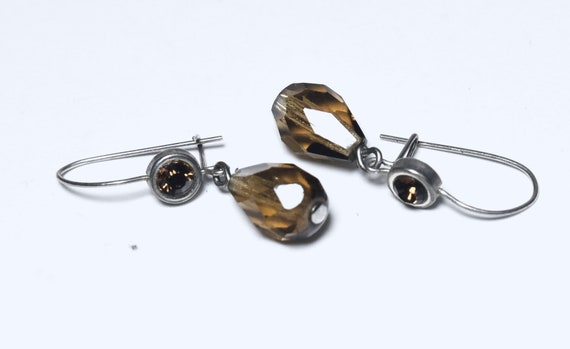 Orecchini con perline di vetro verde oliva e trasparente: argento sterling placcato oro