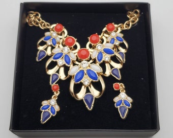 Avon - Conjunto de collar y pendientes "Ms. Patriotic"