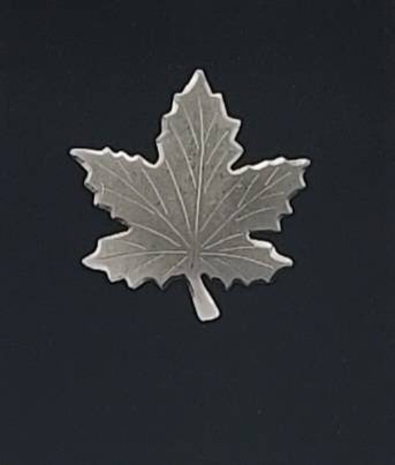 Bond-Boyd - Vintage Brushed Silver Tone Maple Leaf