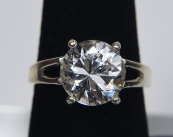 Sterling Silver Large Cubic Zirconia Ring - Size 6.75