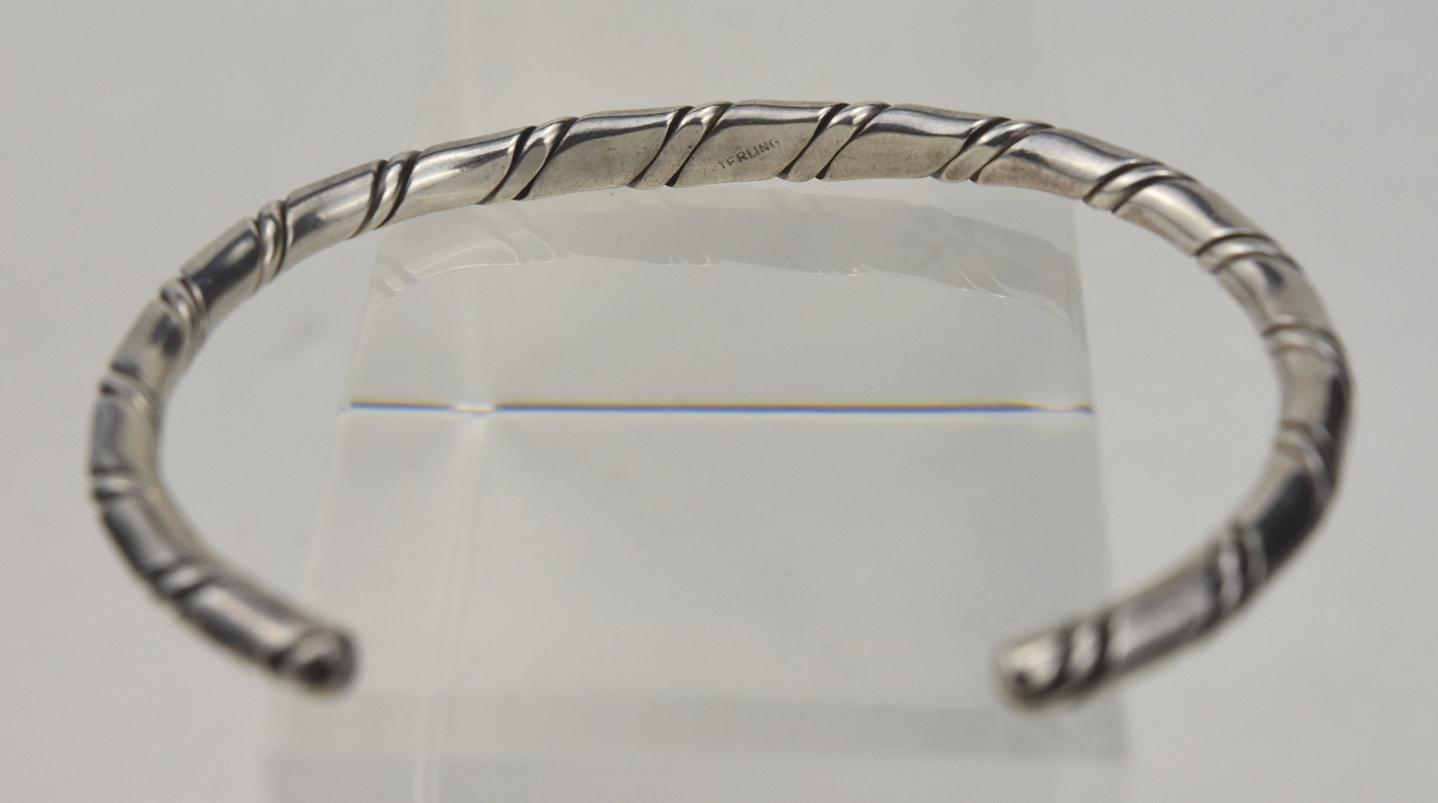 ブレスレット WILLIE and DUFFY Twisted Bangle Silver 925 Handmade Twisty Silver Bangle - 925 Sterling Silver -- Silver Bangle