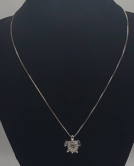 Articulated Sea Turtle Pendant Chain Necklace - 18.25