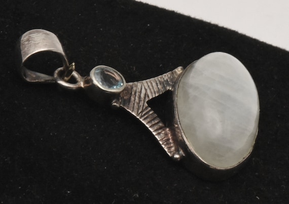 Vintage Rainbow Moonstone Pendant - image 3