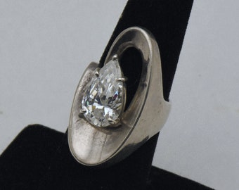 Vintage Sterling Silver Cubic Zirconia Modern Design Ring - Size 6