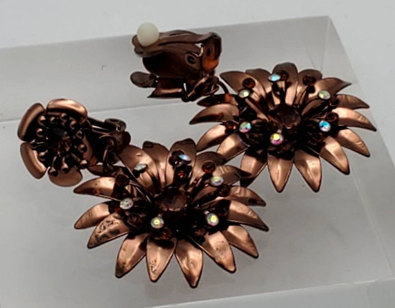 Vintage Copper Floral Clip On Dangle Earrings - image 8