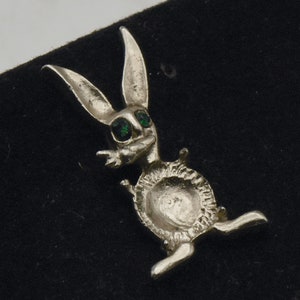 Zilverkleurige metalen reversspeld konijn - ONTBREKENDE STEEN