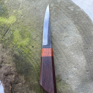 My flexcut and beavercraft knives tend to wobble in the handle. Now I have  this beauty by Adam Ashworth and it works fantastic! : r/whittling