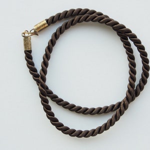 Decorative rope to hang the pendant