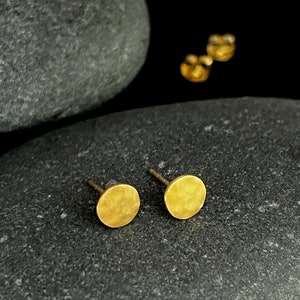 Ebbe und Flut Ohrstecker Ostsee Gold mini - Rund matt vergoldet - Ohrringe mini von ebbe und flut®