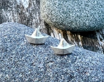 Ebbe und Flut (Ebb and Flow) Paper Sailboat Stud Earrings, Small Silver Plated, Mini Paper Boat Stud Earrings, Maritime Ship by ebbe und flut®