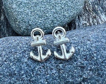 Ebbe und Flut ear studs anchor matt silver plated - small maritime stud earrings from ebbe und flut®