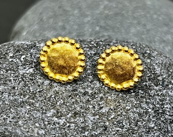 Ebbe und Flut ear studs small sea anemone - round matt gold plated - earrings from ebbe und flut®