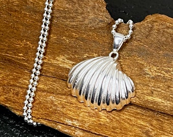 Ebb and flow necklace cockle Venera silver - pendant shell Venera size. M with necklace made of 925 sterling silver