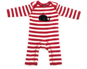 Ebbe und Flut Maritimer Babystrampler Wal, Baby Geschenk zur Geburt, Strampler Wal rot weiß gestreift, ebbe und flut®