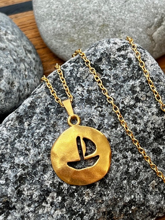 Ebb and flow necklace sailboat matt gold - maritime sailboat necklace ebb and flow®