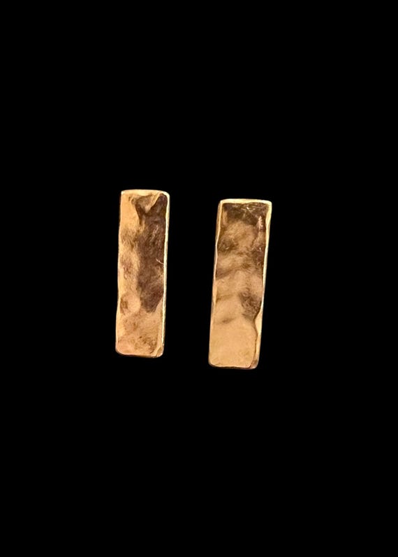Ebbe und Flut ear studs Baltic Sea Gold square long - 22K matt gold plated, hammered look, earrings by ebbe und flut®