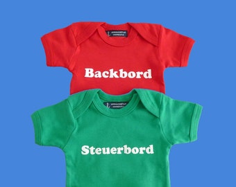 Ebbe und Flut Babyset STEUERBORD & BACKBORD - Fair Trade - grün rot, Geschenk zur Geburt, Babystrampler für Zwillinge, ebbe und flut®