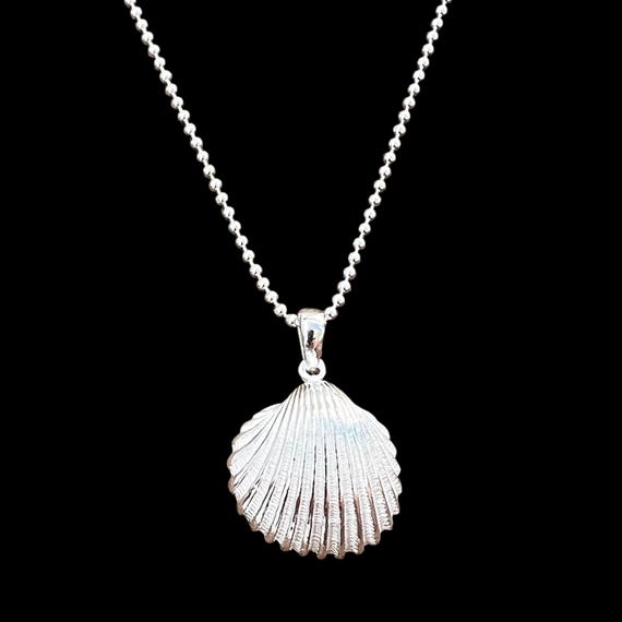 Ebb and Flow Necklace Heart Shell made of Silver - Medium Shell Necklace made of 925 Sterling Silver, Size M
