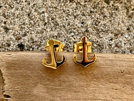 Ebb and Flow Anchor Stud Earrings - Maritime stainless steel anchor stud earrings gold-colored by ebbe und flut®