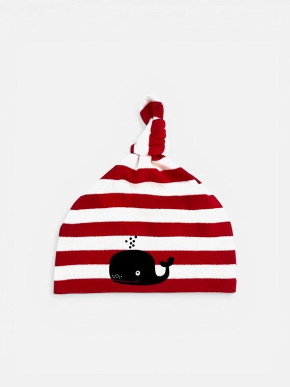 Ebbe und Flut Baby Mütze Wal, maritime Babymütze Wal, Baby Geschenk zur Geburt von ebbe und flut®