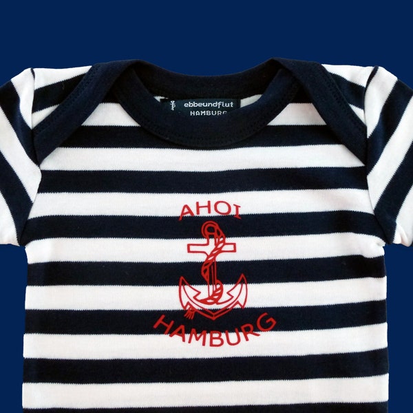 Ebbe und Flut maritimer Baby-Body AHOI HAMBURG, Hamburg Geschenke, Baby Geschenk zur Geburt von ebbe und flut®