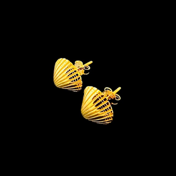 Ebb and Flow Ear Studs Heart Shell Gold - Earrings Shell 18K gold-plated, ebbe und flut®