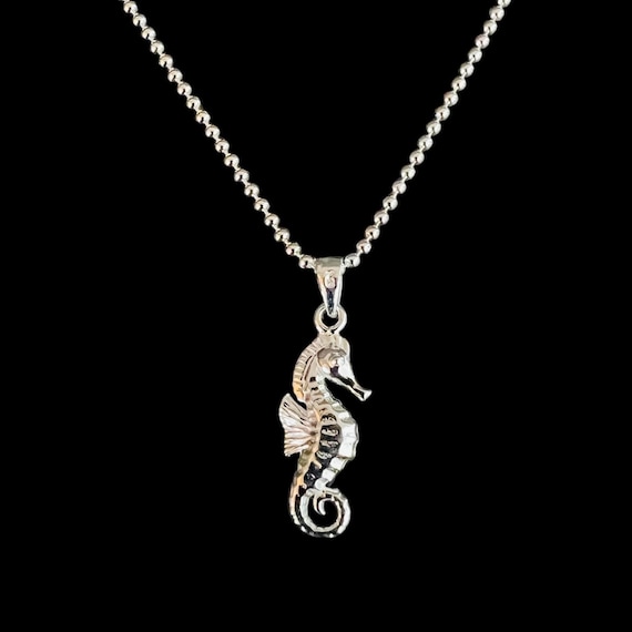 Ebb and Flow Seahorse Necklace in Silver - Knotted Necklace with Small Seahorse in 925 Silver