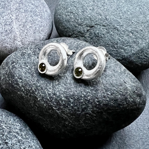 Ebb and Flow Stud Earrings Rings North Sea Green Silver Plated - Round Stud Earrings, Hoops, Circle with Green Glass Stone by ebbe und flut®