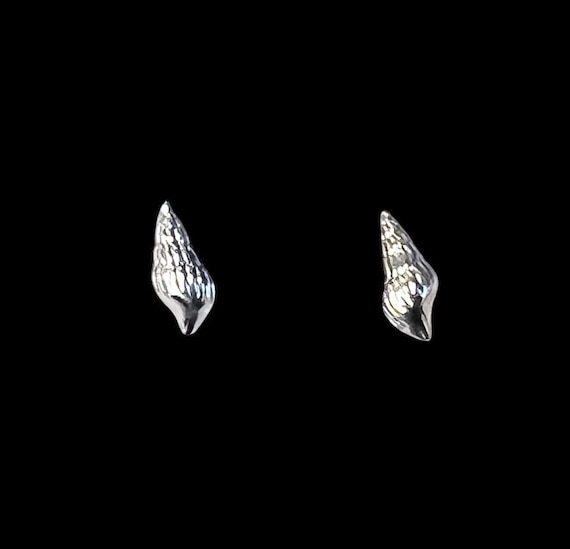 Ebb and Flow Snail Shell Stud Earrings - Snail Wadden Sea stud earrings, fluted, made of 925 sterling silver by ebbe und flut®