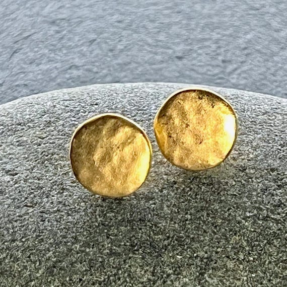 Ebb and Flow Baltic Sea Gold Stud Earrings - Round matte gold-plated - Earrings by ebbe und flut®