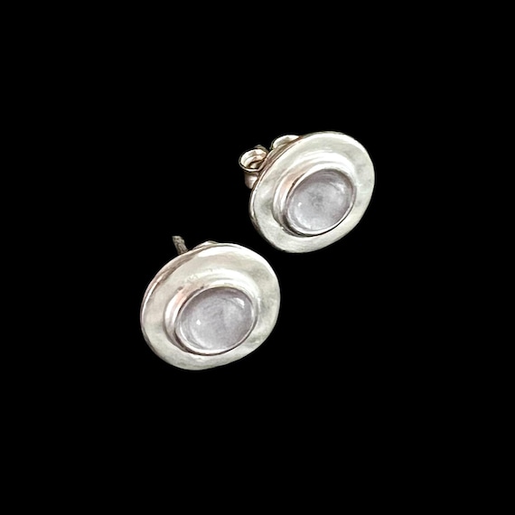 Ebb and Flow earrings North Sea silver delicate purple - Round matt silver-plated with light purple glass stone with silver leaf - Earrings by ebbe und flut®