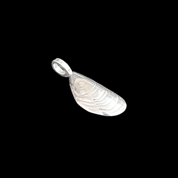 Ebb and Flow Pendant Mussel Silver - Pendant silver mussel size S made of 925 Sterling silver