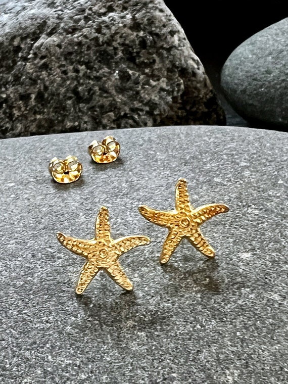 Ebb and flow stud earrings starfish 22K matt gold plated - maritime earrings from ebbe und flut®