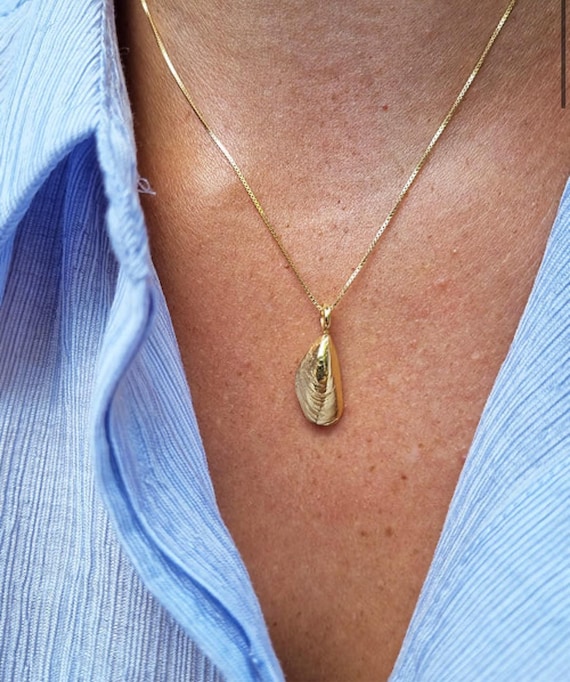 Ebb and Flow Pendant Mussel Silver Gold Plated - Pendant small mussel made of silver gold plated - Size S