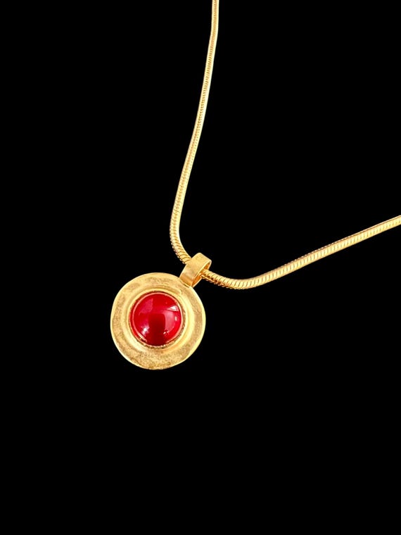 Ebb and Flow Necklace Baltic Gold Red - Snake chain 22K matt gold plated, round pendant with dark red glass stone with silver leaf