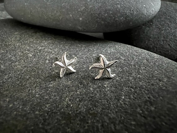 Ebbe und Flut ear studs starfish mini matt silver plated - maritime earrings by ebbe und flut®