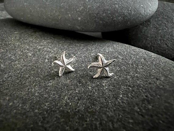 Ebb and flow ear studs starfish mini matt silver plated - maritime earrings from ebbe und flut®