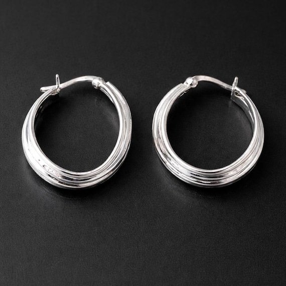 Ebb and Flow Hoop Earrings Silver Breeze - Elegant hoop earrings in 925 silver | Nautical earrings | Timeless & Lightweight