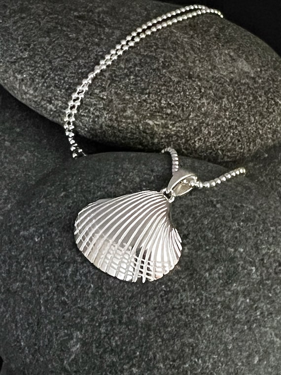 Ebb and flow necklace cockle silver - pendant shell size. M with necklace made of 925 sterling silver