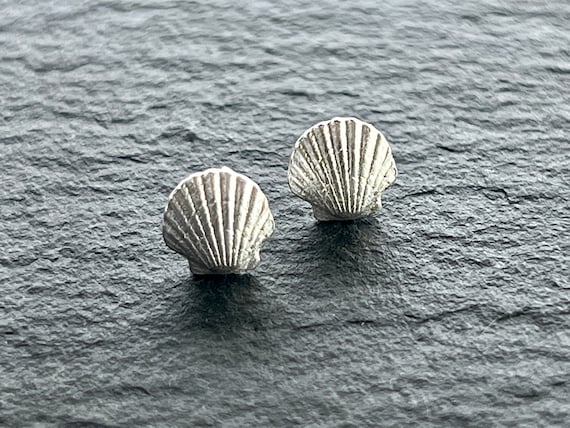 Ebb and flow ear studs shells mini matt silver plated - maritime earrings by ebbe und flut®
