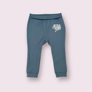 Puede incluir: Leggings de bebé azules con un logotipo blanco "Ebbe & Flut" en la parte delantera.